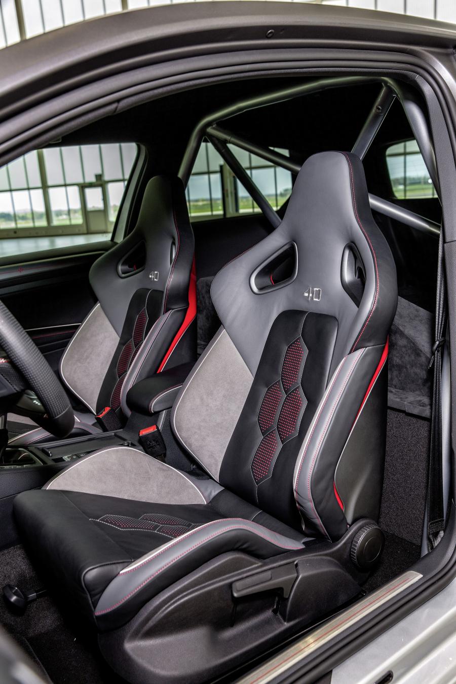  Volkswagen Golf GTi Heartbeat 2016 года  (фото 8 из 10)